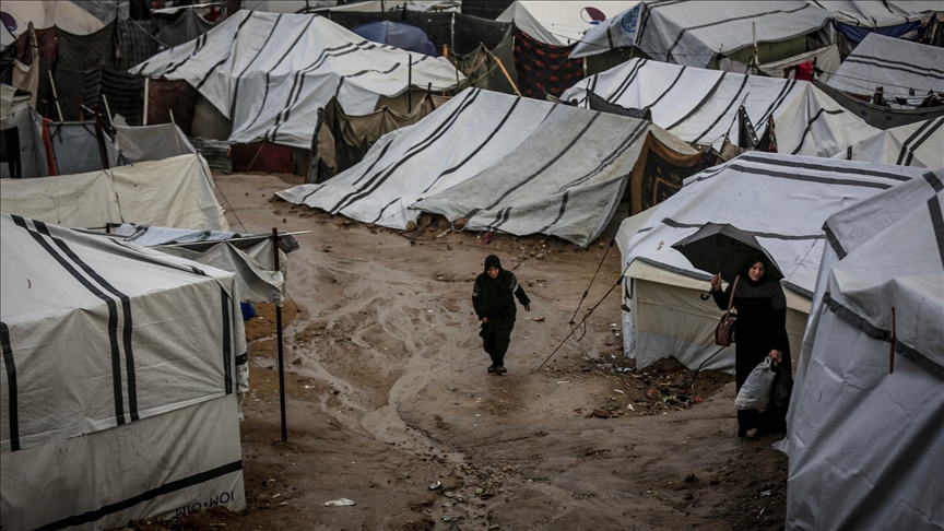 غزة المتهالكة.. منخفض جوي يقتل طفلا وامرأة ويغرق آلاف الخيام